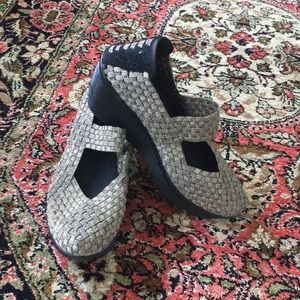 Comfy stylish shoes great color!!